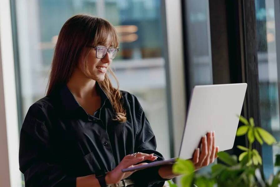 Real Side Hustles That Help People Earn Extra Cash Online